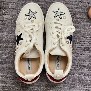 Steve Madden Sneakers.